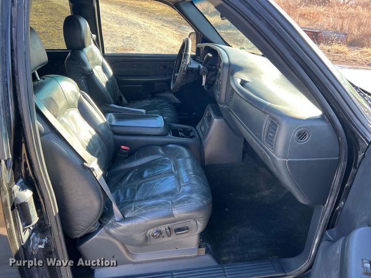 image for item MM9068 2001 Chevrolet Silverado 1500 LT  Ext. Cab pickup truck