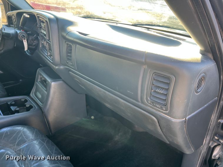 image for item MM9068 2001 Chevrolet Silverado 1500 LT  Ext. Cab pickup truck