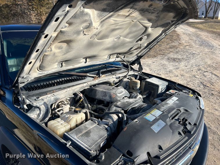 image for item MM9068 2001 Chevrolet Silverado 1500 LT  Ext. Cab pickup truck