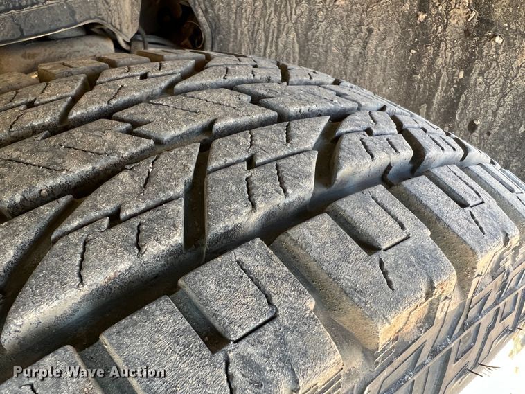 image for item MM9068 2001 Chevrolet Silverado 1500 LT  Ext. Cab pickup truck