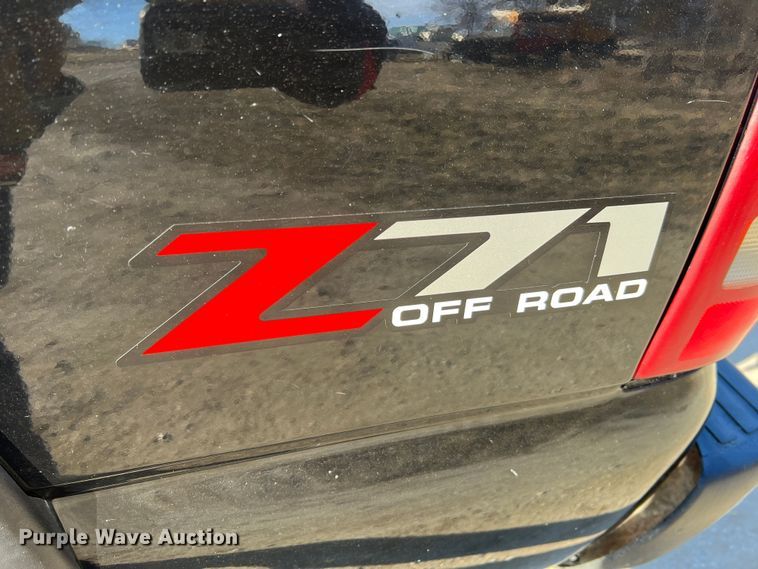 image for item MM9068 2001 Chevrolet Silverado 1500 LT  Ext. Cab pickup truck