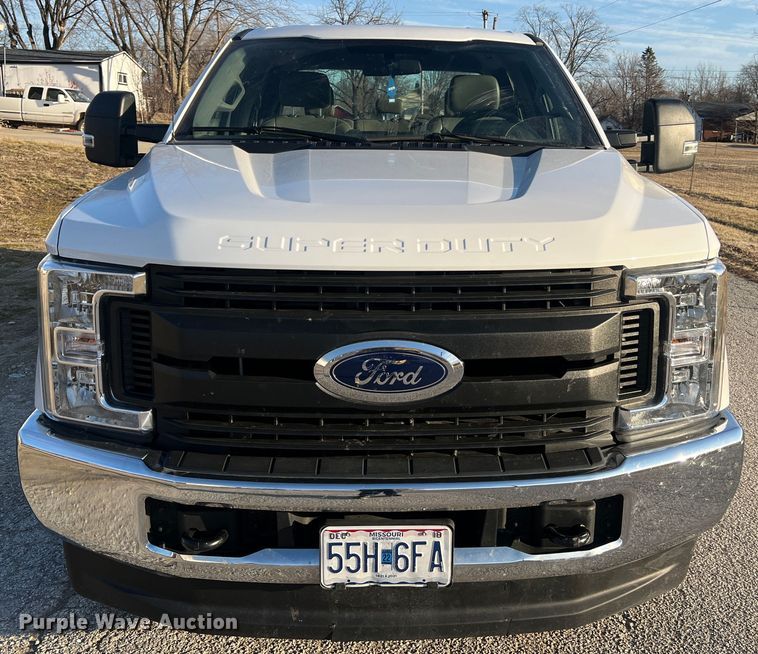 image for item MM9073 2019 Ford F350 Super Duty XL  Crew Cab pickup truck