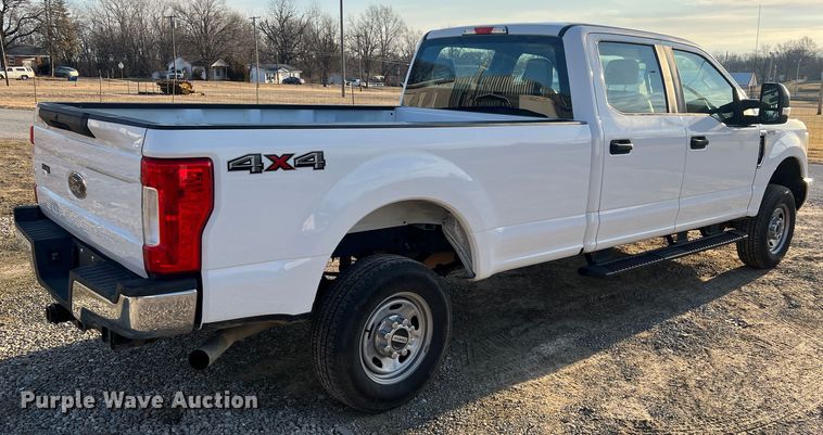 image for item MM9073 2019 Ford F350 Super Duty XL  Crew Cab pickup truck