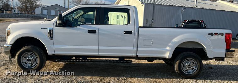 image for item MM9073 2019 Ford F350 Super Duty XL  Crew Cab pickup truck