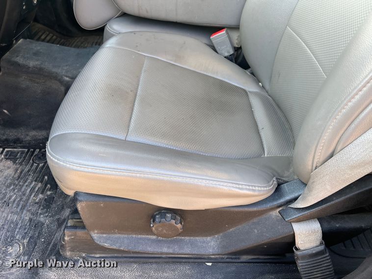 image for item MM9073 2019 Ford F350 Super Duty XL  Crew Cab pickup truck