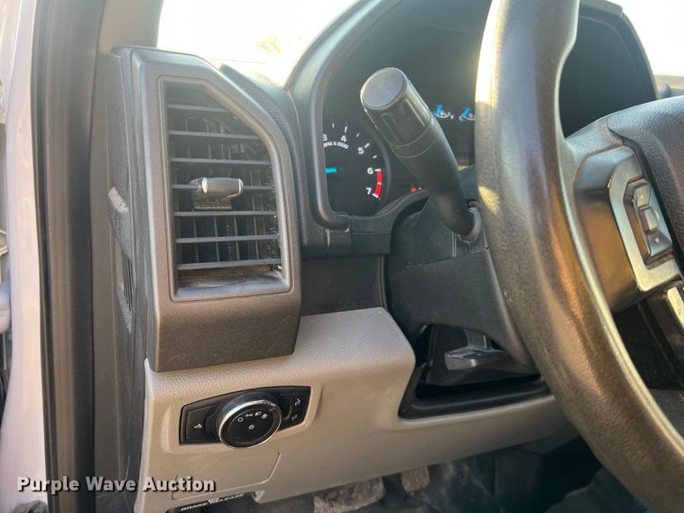 image for item MM9073 2019 Ford F350 Super Duty XL  Crew Cab pickup truck