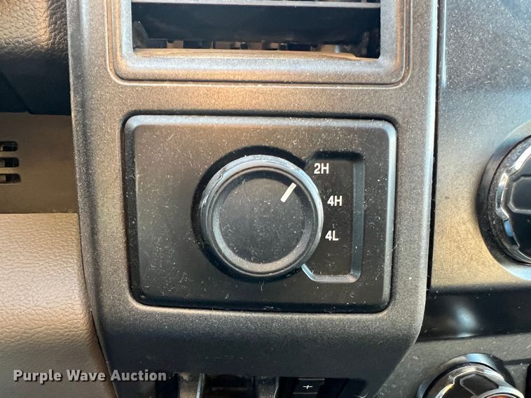 image for item MM9073 2019 Ford F350 Super Duty XL  Crew Cab pickup truck