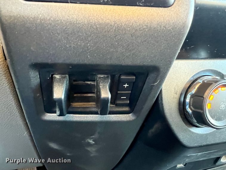 image for item MM9073 2019 Ford F350 Super Duty XL  Crew Cab pickup truck