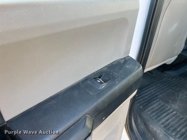 image for item MM9073 2019 Ford F350 Super Duty XL  Crew Cab pickup truck