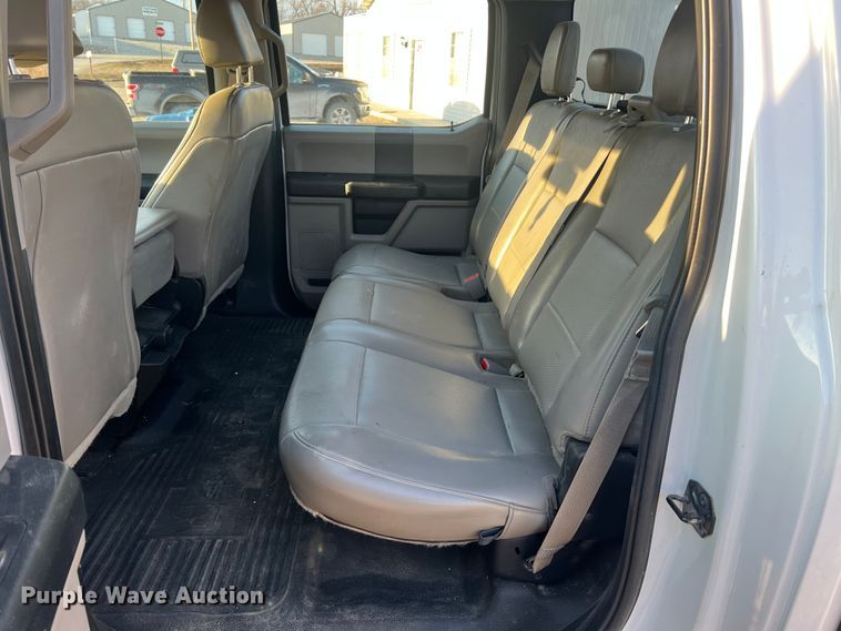 image for item MM9073 2019 Ford F350 Super Duty XL  Crew Cab pickup truck