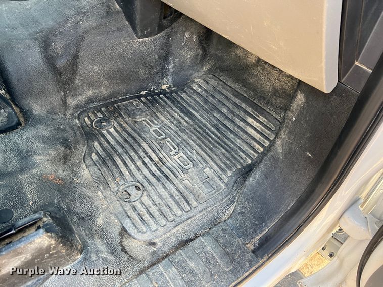 image for item MM9073 2019 Ford F350 Super Duty XL  Crew Cab pickup truck