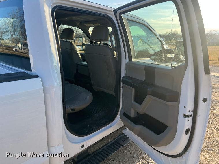 image for item MM9073 2019 Ford F350 Super Duty XL  Crew Cab pickup truck