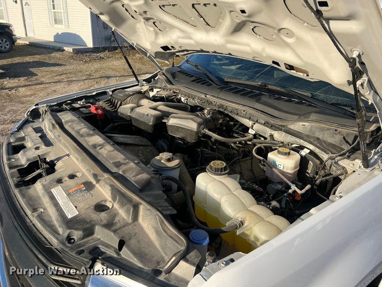 image for item MM9073 2019 Ford F350 Super Duty XL  Crew Cab pickup truck