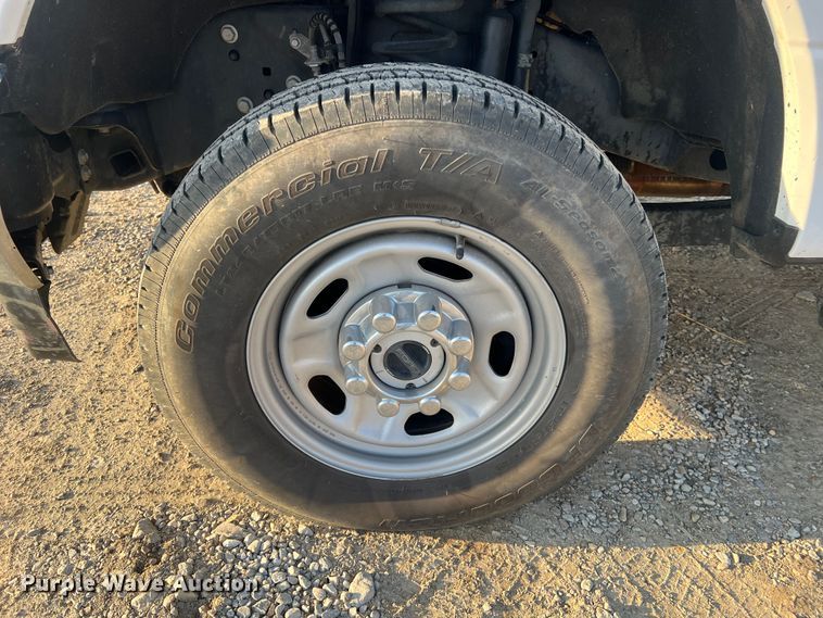 image for item MM9073 2019 Ford F350 Super Duty XL  Crew Cab pickup truck