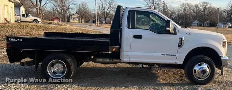 image for item MM9074 2019 Ford F350 Super Duty XL  flatbed pickup truck