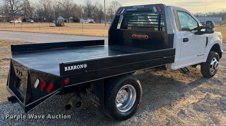 image for item MM9074 2019 Ford F350 Super Duty XL  flatbed pickup truck