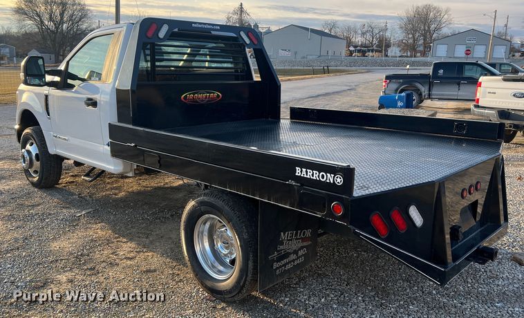 image for item MM9074 2019 Ford F350 Super Duty XL  flatbed pickup truck