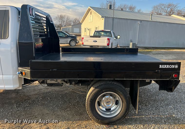 image for item MM9074 2019 Ford F350 Super Duty XL  flatbed pickup truck