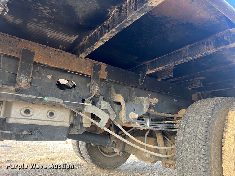 image for item MM9074 2019 Ford F350 Super Duty XL  flatbed pickup truck