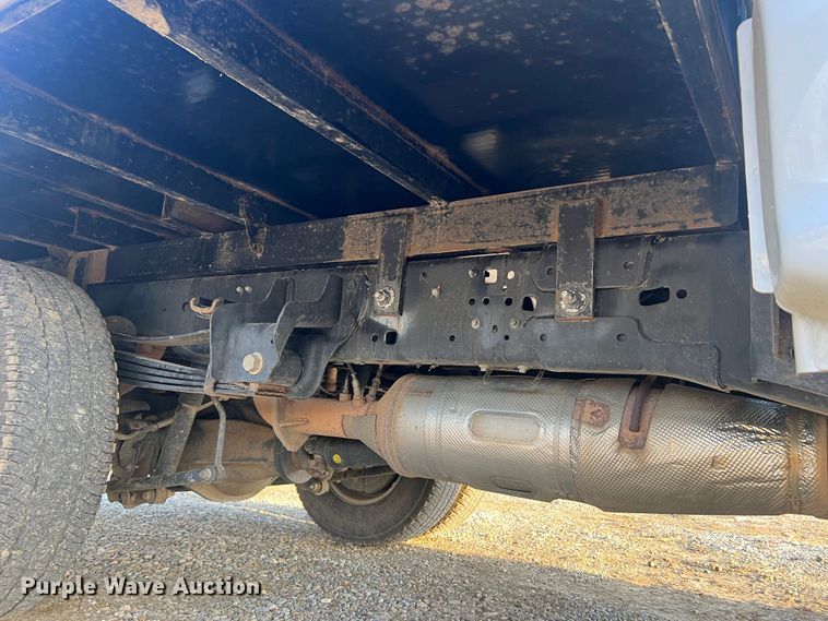 image for item MM9074 2019 Ford F350 Super Duty XL  flatbed pickup truck