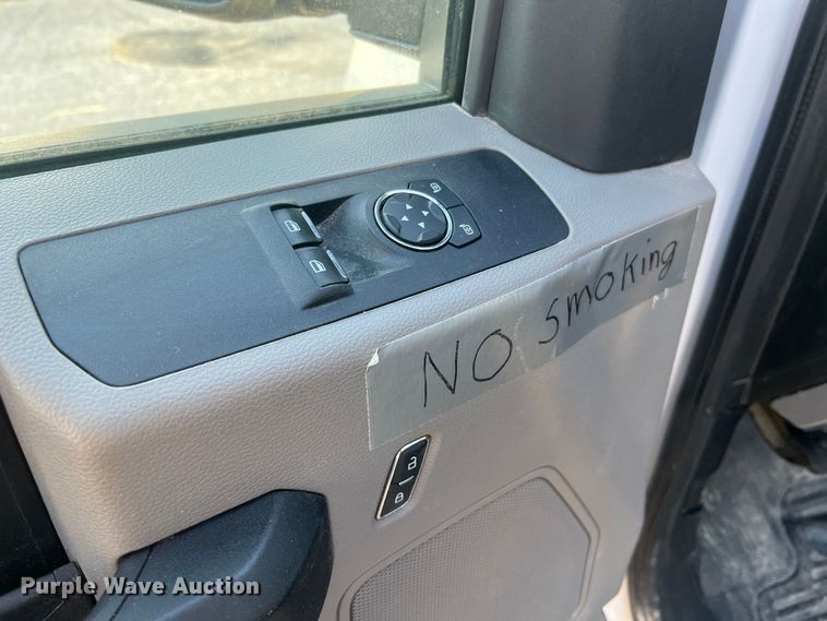 image for item MM9074 2019 Ford F350 Super Duty XL  flatbed pickup truck