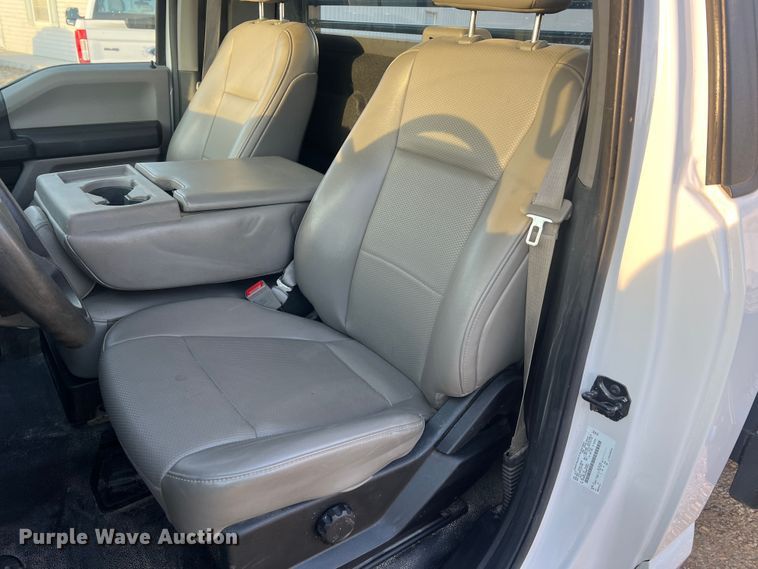 image for item MM9074 2019 Ford F350 Super Duty XL  flatbed pickup truck