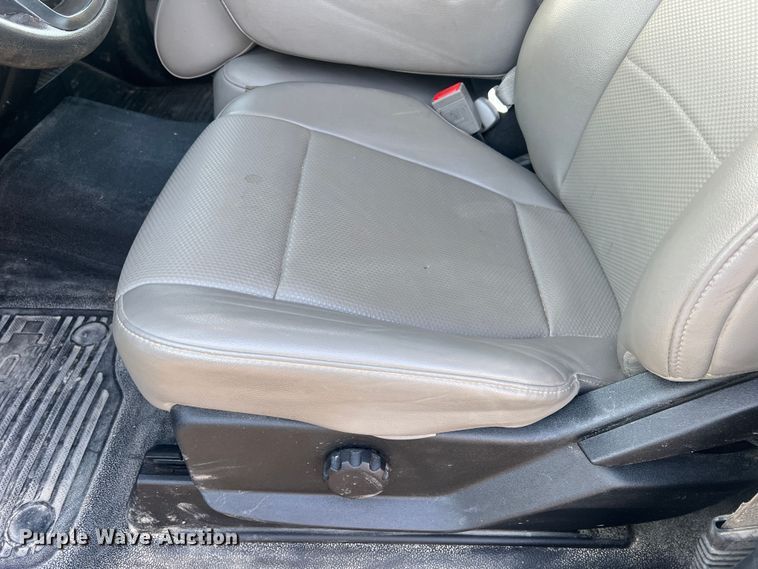 image for item MM9074 2019 Ford F350 Super Duty XL  flatbed pickup truck