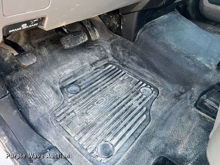 image for item MM9074 2019 Ford F350 Super Duty XL  flatbed pickup truck