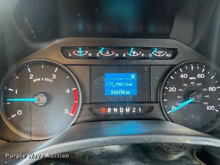 image for item MM9074 2019 Ford F350 Super Duty XL  flatbed pickup truck