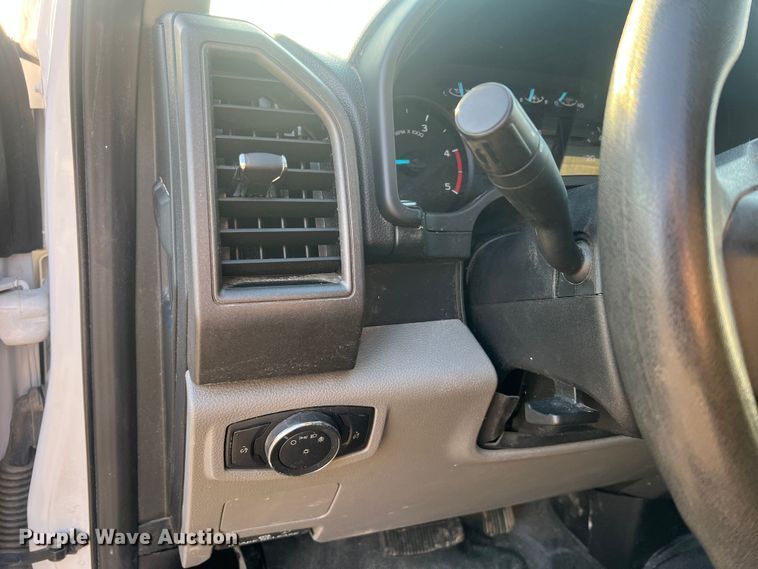 image for item MM9074 2019 Ford F350 Super Duty XL  flatbed pickup truck