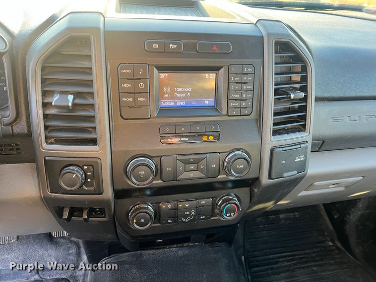 image for item MM9074 2019 Ford F350 Super Duty XL  flatbed pickup truck