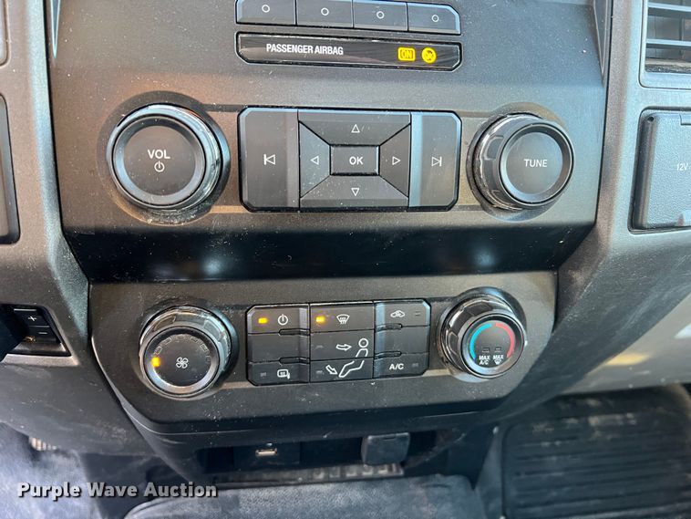 image for item MM9074 2019 Ford F350 Super Duty XL  flatbed pickup truck