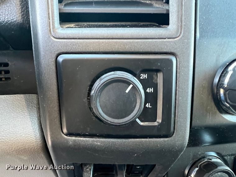 image for item MM9074 2019 Ford F350 Super Duty XL  flatbed pickup truck