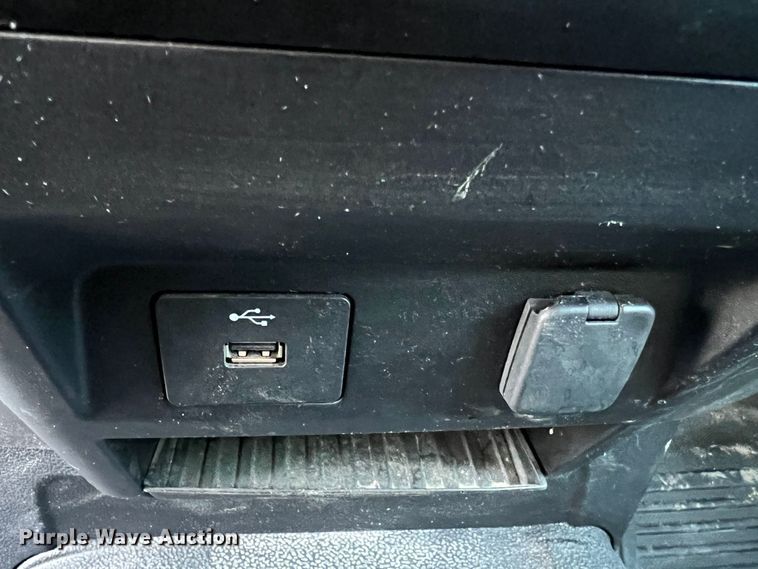 image for item MM9074 2019 Ford F350 Super Duty XL  flatbed pickup truck