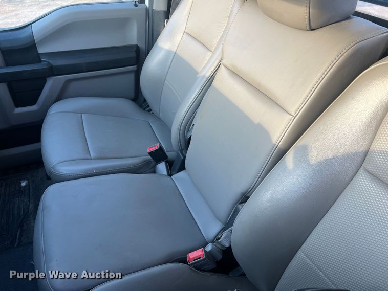 image for item MM9074 2019 Ford F350 Super Duty XL  flatbed pickup truck