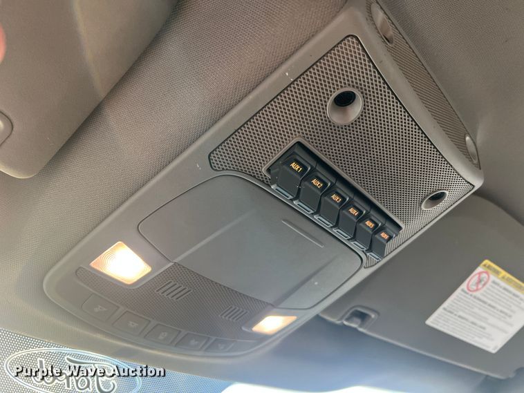 image for item MM9074 2019 Ford F350 Super Duty XL  flatbed pickup truck