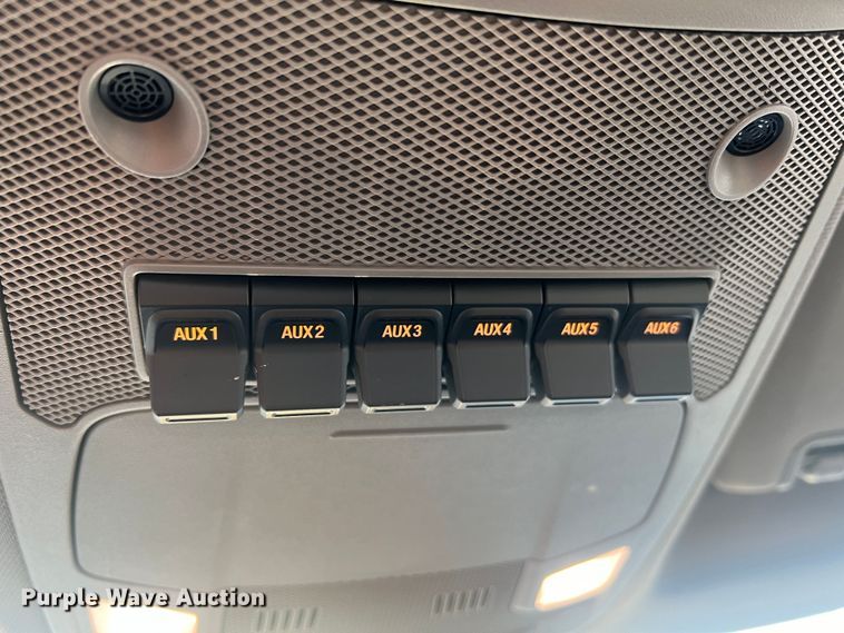 image for item MM9074 2019 Ford F350 Super Duty XL  flatbed pickup truck