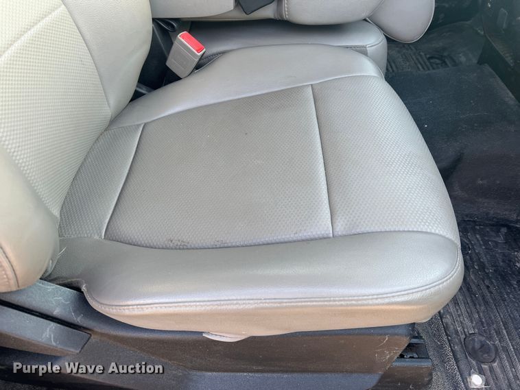 image for item MM9074 2019 Ford F350 Super Duty XL  flatbed pickup truck