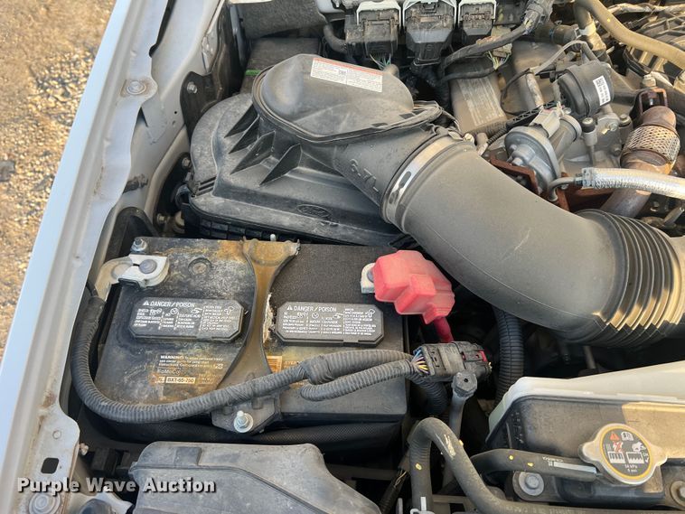 image for item MM9074 2019 Ford F350 Super Duty XL  flatbed pickup truck