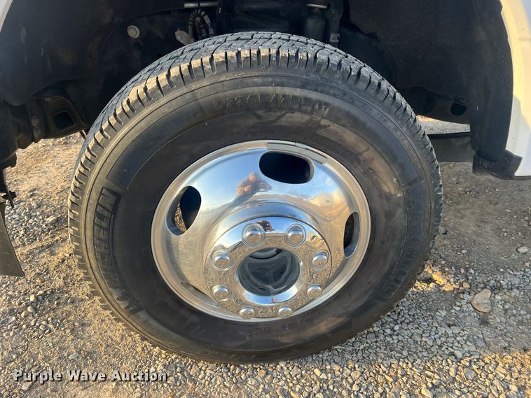 image for item MM9074 2019 Ford F350 Super Duty XL  flatbed pickup truck