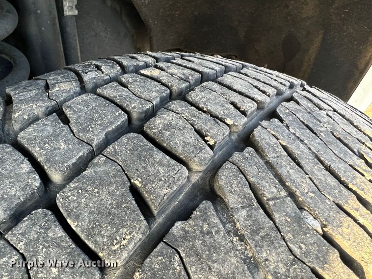 image for item MM9074 2019 Ford F350 Super Duty XL  flatbed pickup truck