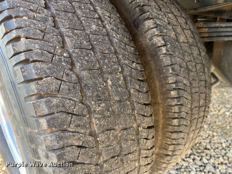 image for item MM9074 2019 Ford F350 Super Duty XL  flatbed pickup truck