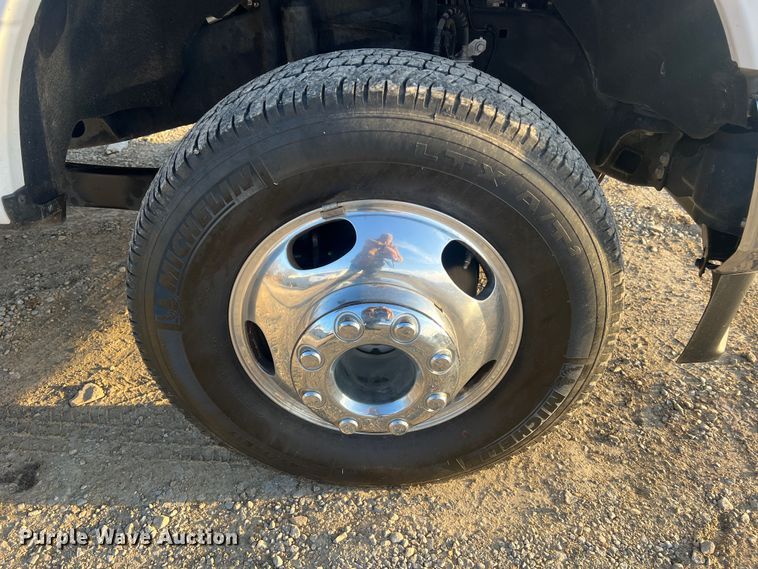 image for item MM9074 2019 Ford F350 Super Duty XL  flatbed pickup truck