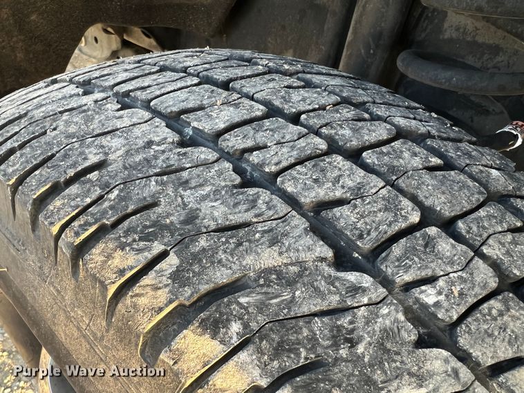 image for item MM9074 2019 Ford F350 Super Duty XL  flatbed pickup truck