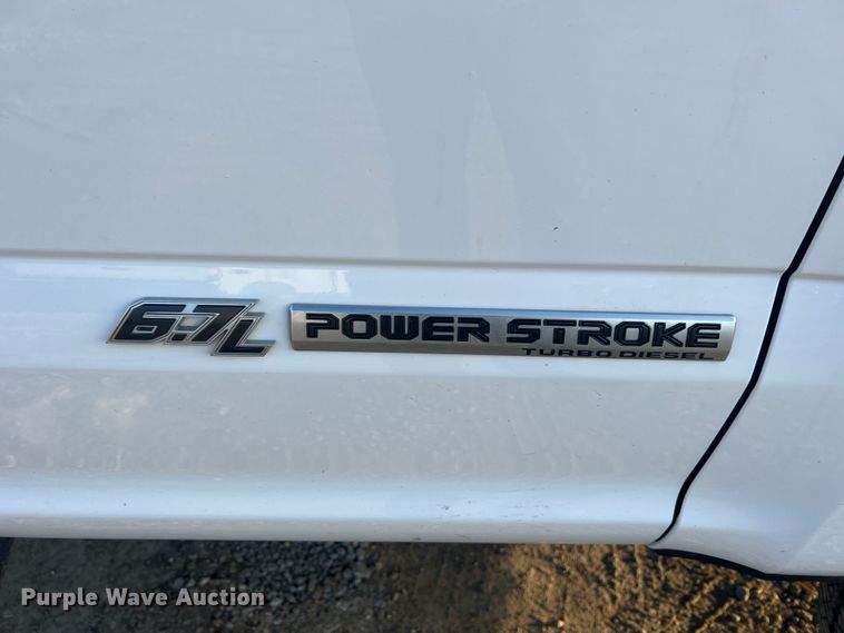 image for item MM9074 2019 Ford F350 Super Duty XL  flatbed pickup truck