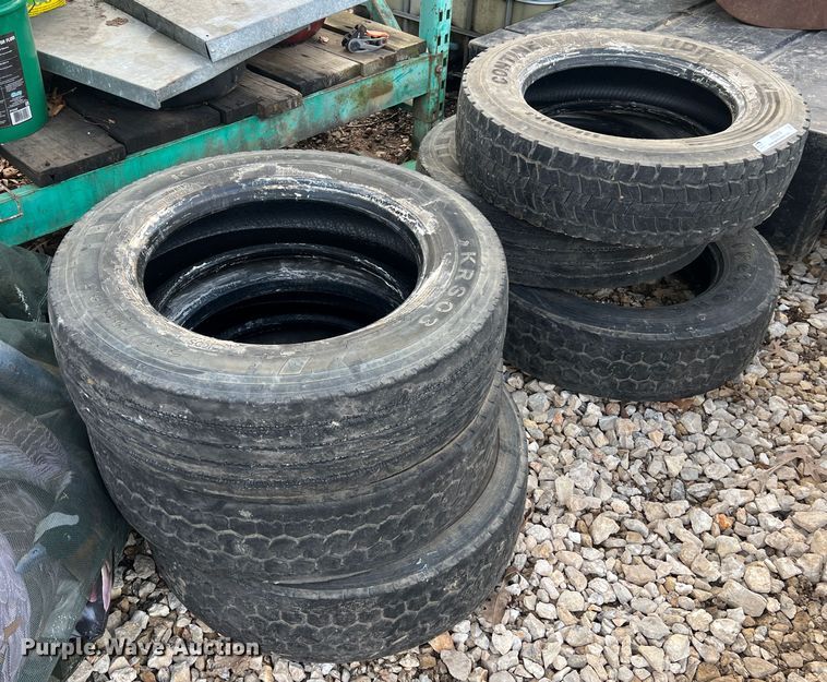 image for item MM9079 (6) 225/70R19.5 tires