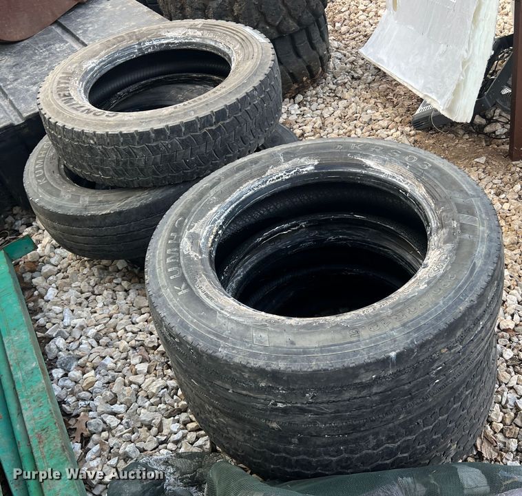 image for item MM9079 (6) 225/70R19.5 tires