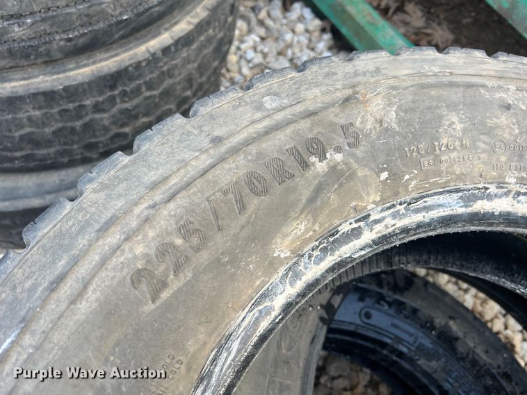 image for item MM9079 (6) 225/70R19.5 tires