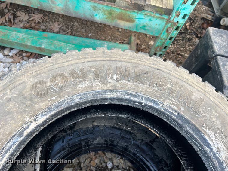 image for item MM9079 (6) 225/70R19.5 tires