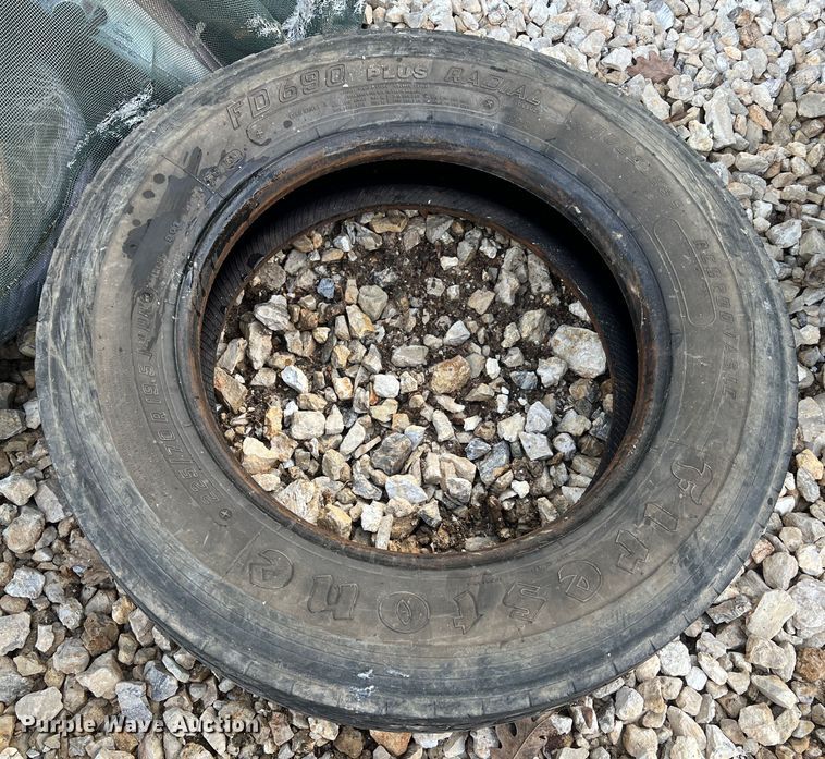 image for item MM9079 (6) 225/70R19.5 tires